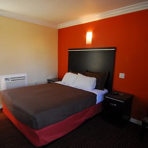 Deluxe Queen Room One Queen Bed Non-Smoking
